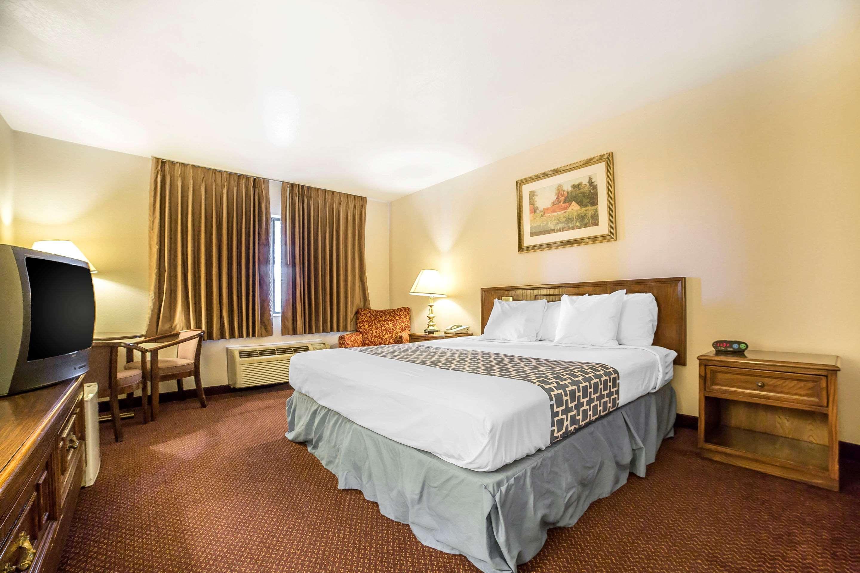 Econo Lodge Inn & Suites Sandy Ngoại thất bức ảnh