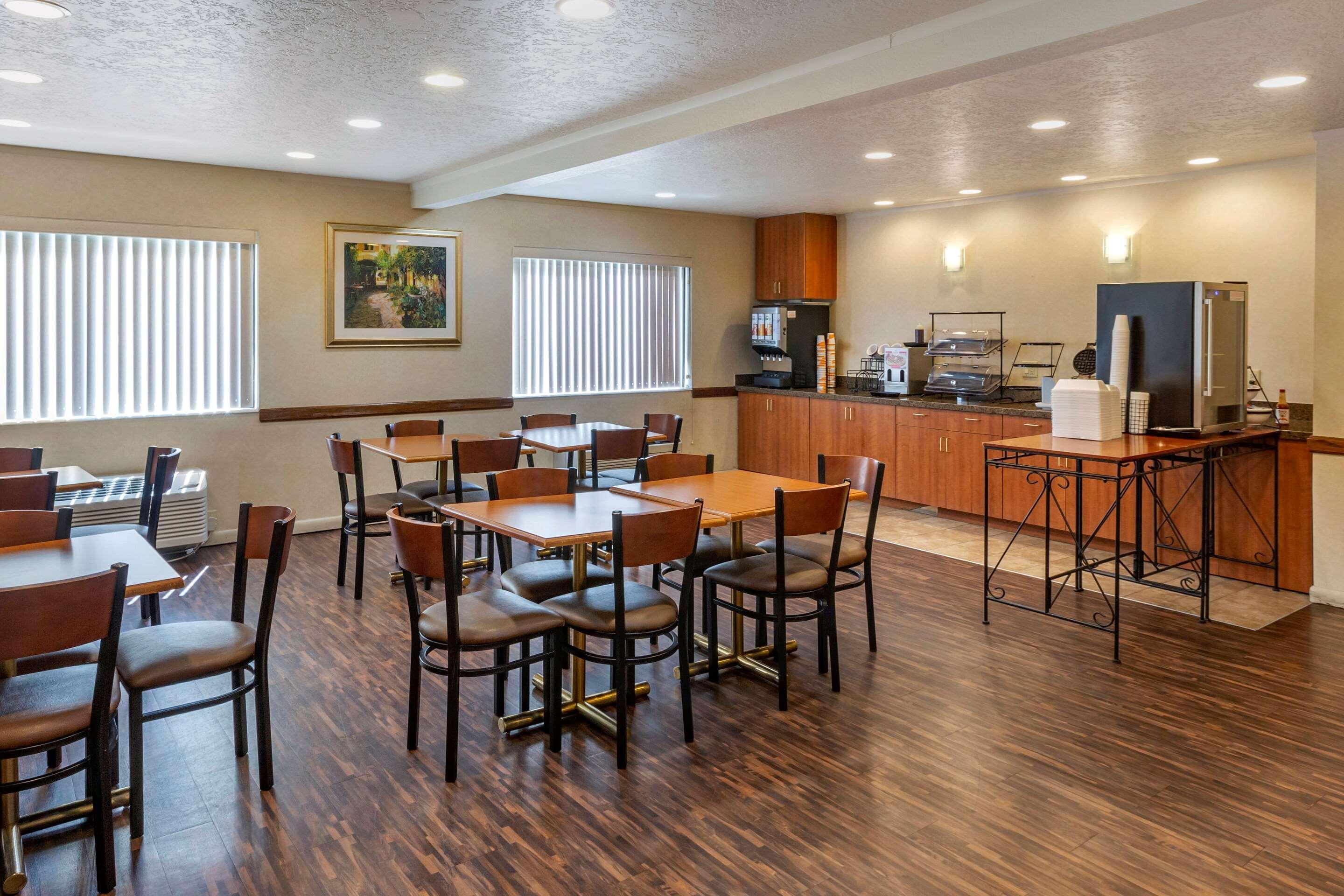 Econo Lodge Inn & Suites Sandy Ngoại thất bức ảnh